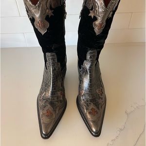 Donald J Pliner woman’s cowboy boots Size 7 black velvet and snakeskin details